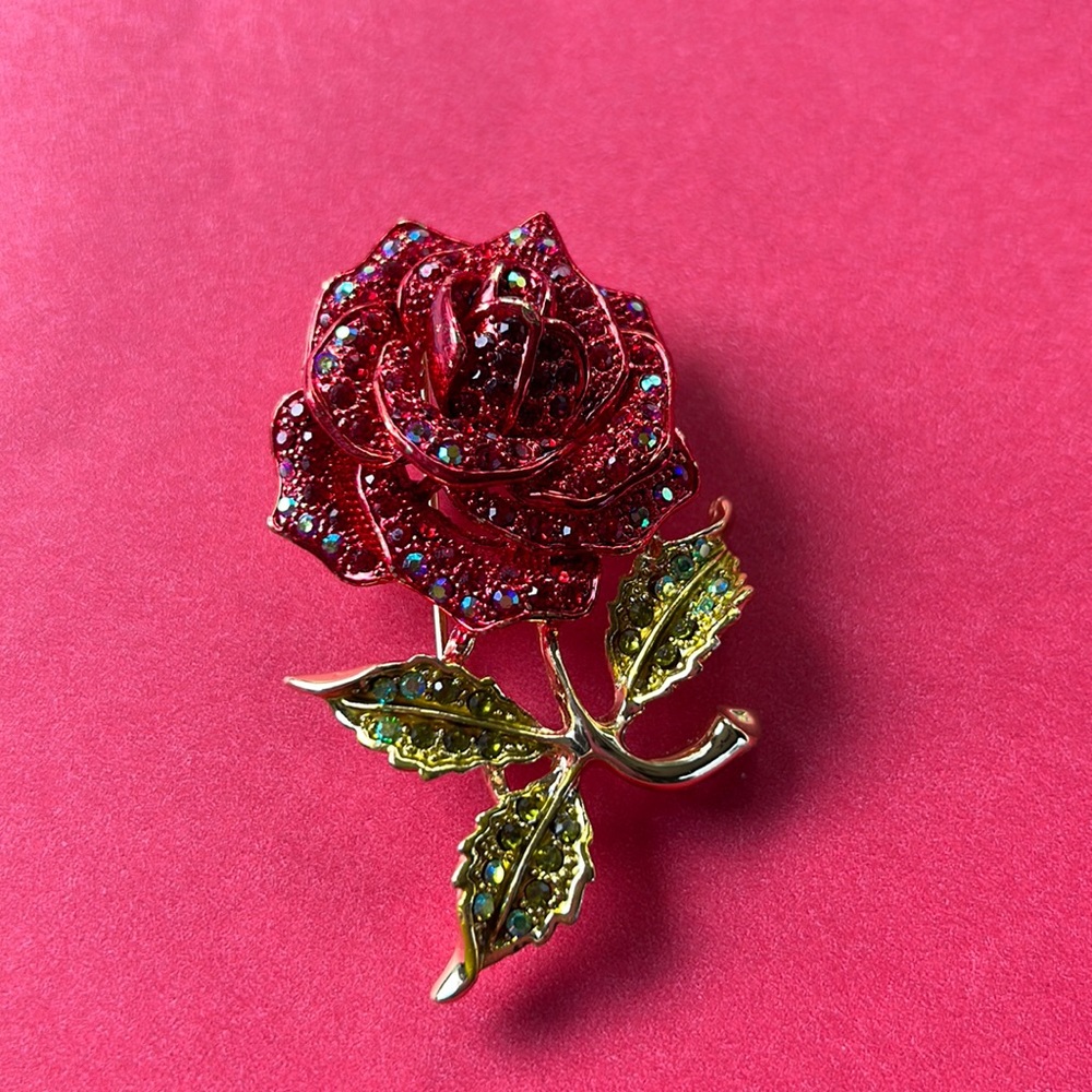 Red Pavé Crystals Rose with Gold with Green Crystal Leaves - Picture 1 of 4